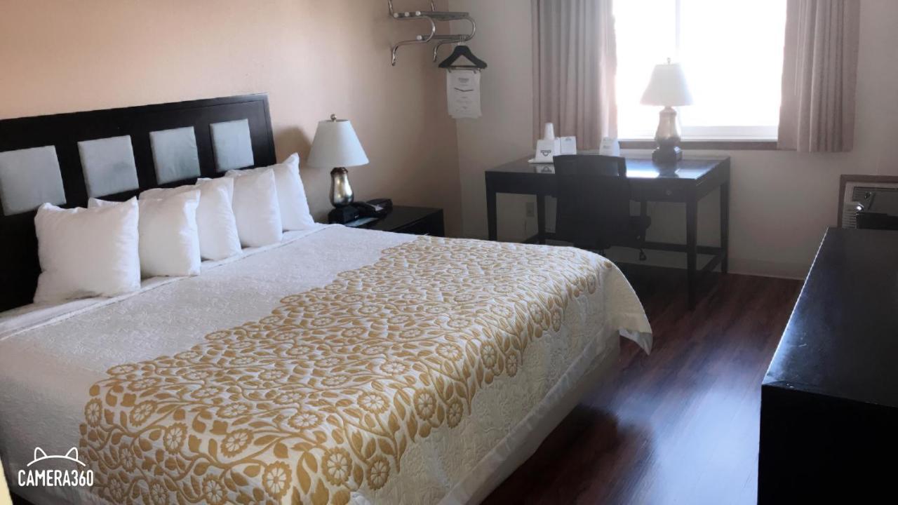 Days Inn By Wyndham تاوس المظهر الخارجي الصورة